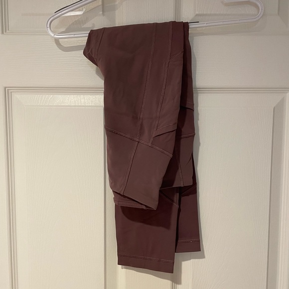 LULULEMON - Purple Leggings with Pockets - Picture 3 of 5